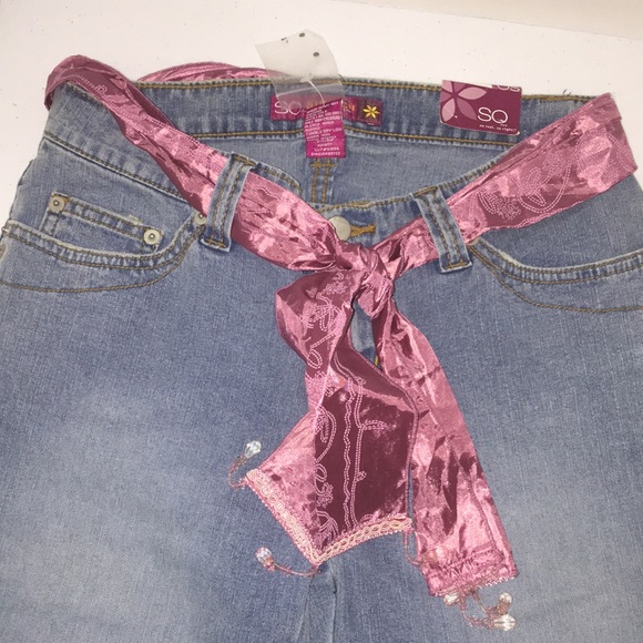 Size 7 NWT SO Crop Denim Jeans with pink fabric belt - Picture 7 of 10